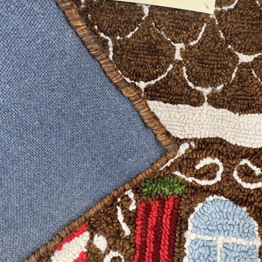 Christmas GingerBread Rug ~ Hand Hooked ~ Memory Foam Padding ~ 22” x 38” - Picture 2 of 9